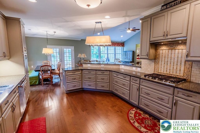 1069 Resolution Dr, Bethlehem City, PA 18017 - kitchen featuring stainless steel appliances, ceiling fan, a peninsula, gray cabinetry, and recessed lighting