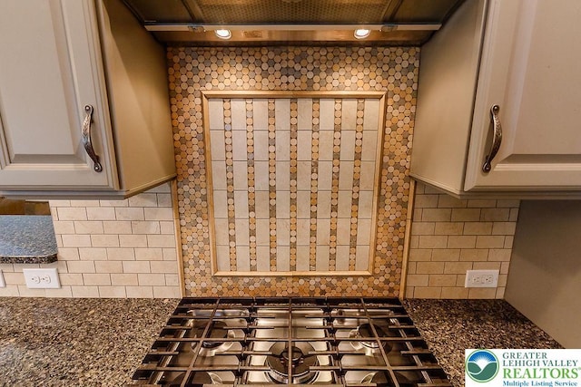 1069 Resolution Dr, Bethlehem City, PA 18017 - kitchen view of stainless steel gas stovetop and tasteful backsplash