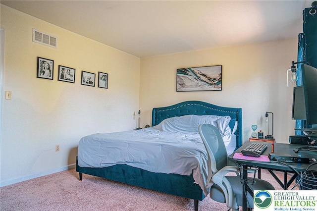 4 Hillside Ct, Easton, PA 18045 - carpeted bedroom featuring baseboards