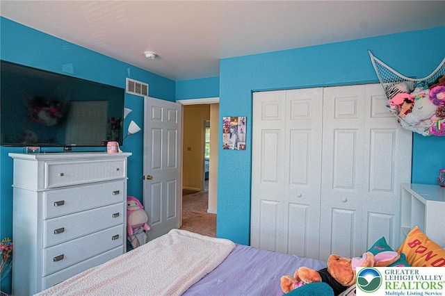 4 Hillside Ct, Easton, PA 18045 - bedroom featuring carpet floors and a closet