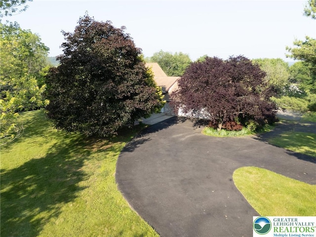 68 Knoll Cir, Boyertown, PA 19512 - view of front of home with a front yard and asphalt driveway
