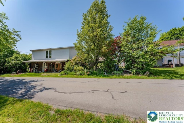 150 Lehigh St, Franklin Twp, PA 18235 - view of front of house with a porch and a front lawn