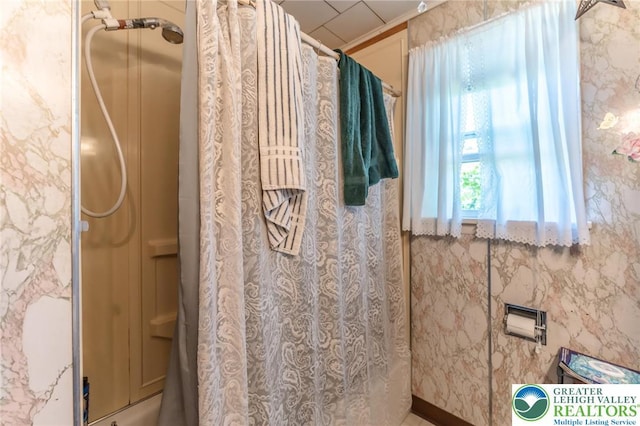 150 Lehigh St, Franklin Twp, PA 18235 - bathroom featuring curtained shower