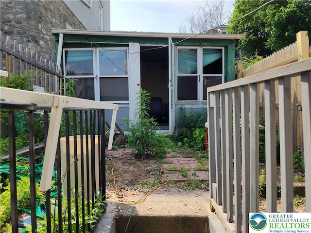 1016 Spruce St, Easton, PA 18042 - view of doorway to property