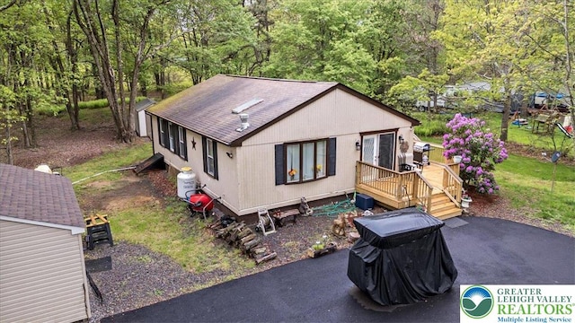 138 Drakes Dr, Penn Forest Twp, PA 18229 - view of front of home featuring a shingled roof and a wooded view