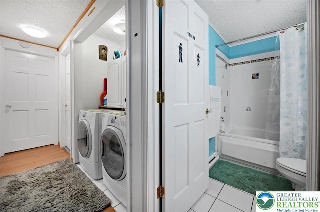 138 Drakes Dr, Penn Forest Twp, PA 18229 - laundry room featuring a textured ceiling, independent washer and dryer, and light wood-type flooring