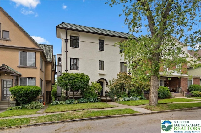 923 N Webster, Lackawanna, PA 18510 - view of front facade featuring stucco siding and a front lawn