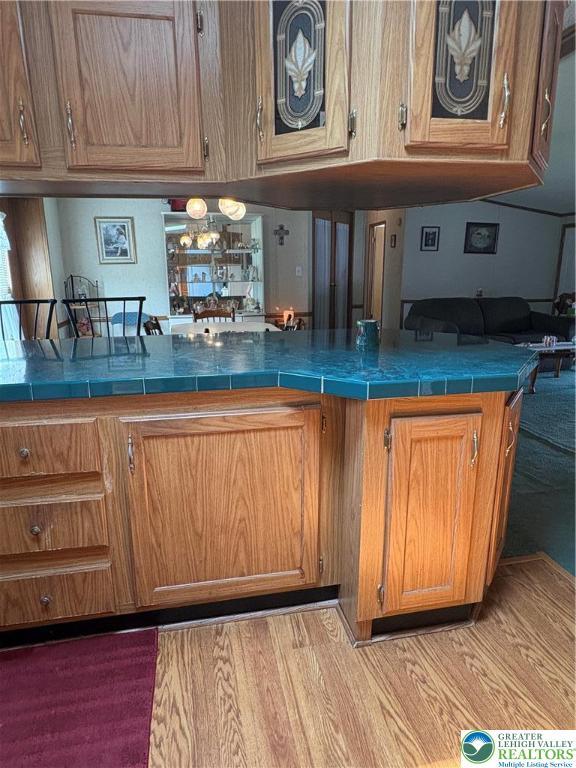 10188 Cork Ln, Upper Macungie Twp, PA 18031 - bar area with light wood-style flooring