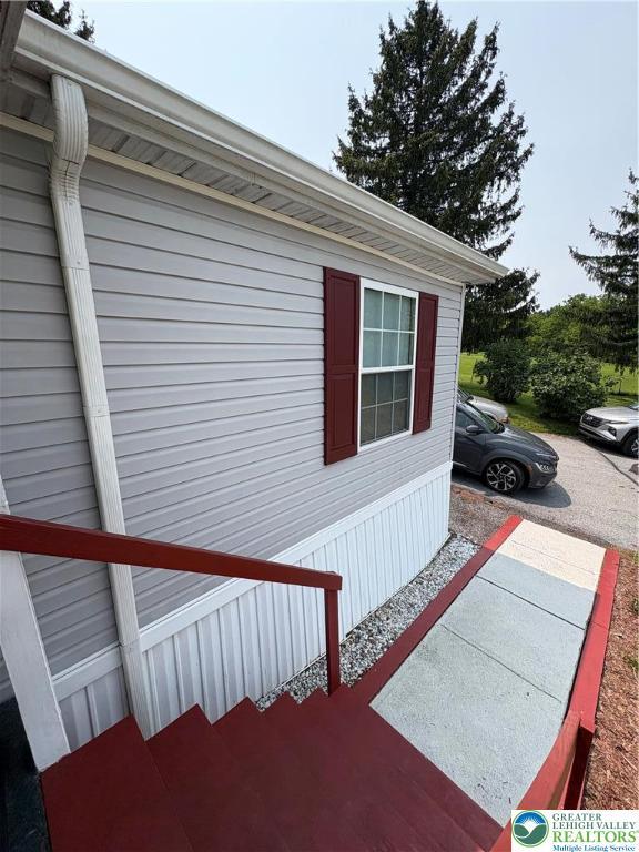10188 Cork Ln, Upper Macungie Twp, PA 18031 - view of side of home