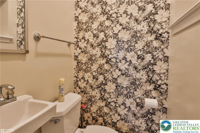 145 N Main St, Allentown City, PA 18104 - bathroom with a sink and toilet