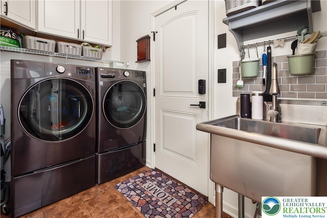 1043 Lisa Ln, Palmer Twp, PA 18045 - laundry area featuring cabinet space and washing machine and dryer