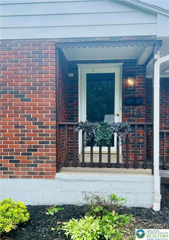 818 W Station Ave, Coopersburg Borough, PA 18036 - property entrance featuring brick siding