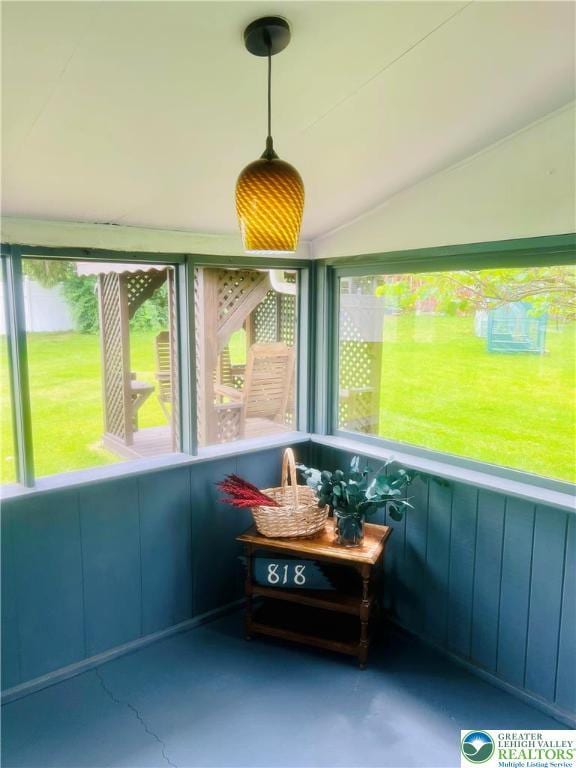 818 W Station Ave, Coopersburg Borough, PA 18036 - sunroom / solarium featuring lofted ceiling