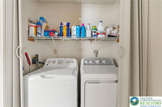 4 Davis St, Luzerne, PA 18706 - laundry area featuring washing machine and dryer