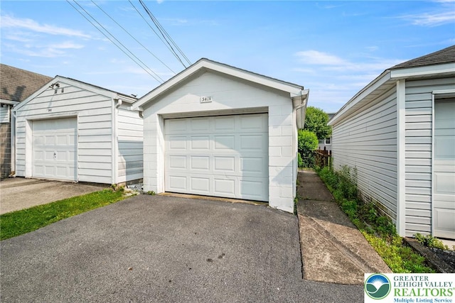 541 Elm St, Emmaus Borough, PA 18049 - view of detached garage