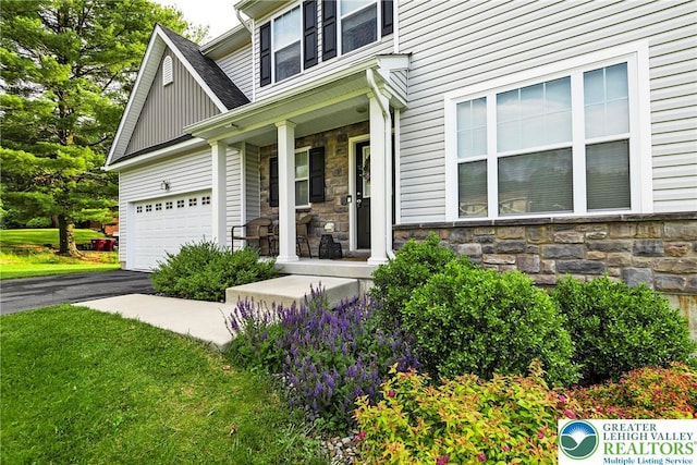 1404 Waverly Ave, Easton, PA 18040 - view of front facade featuring a porch, stone siding, driveway, and a front lawn