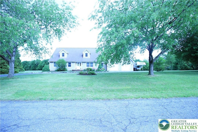 472 Bauer Rd, Moore Twp, PA 18014 - cape cod house with a front lawn