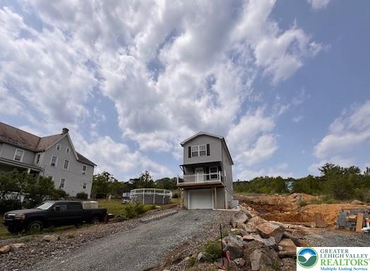1025 W Princeton Ave, Palmerton Boro, PA 18071 - view of front of home with driveway and a garage