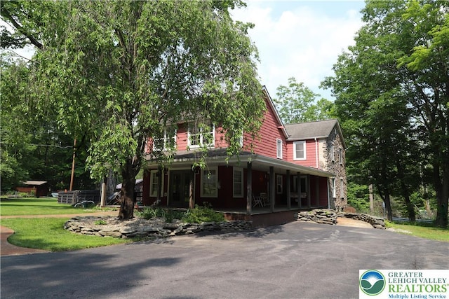 118 Burgoon Rd, Stroud Twp, PA 18301 - view of front facade featuring a porch