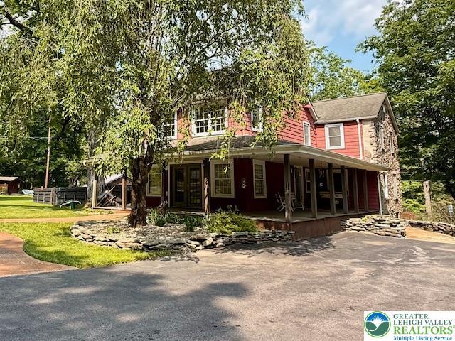 118 Burgoon Rd, Stroud Twp, PA 18301 - view of front of property with a porch and french doors