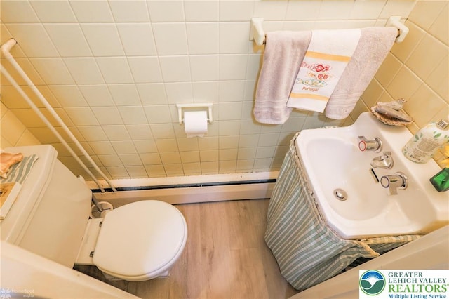 6650 Mountain Rd, Macungie Boro, PA 18062 - bathroom featuring wood finished floors and tile walls