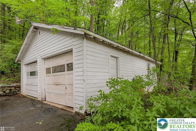 6650 Mountain Rd, Macungie Boro, PA 18062 - view of detached garage