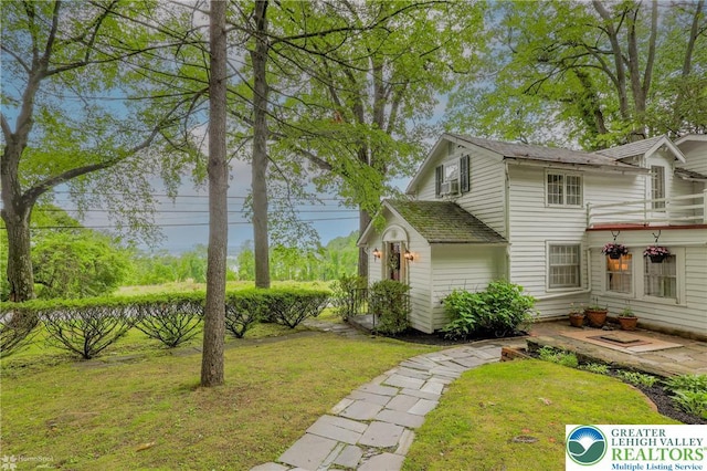 6650 Mountain Rd, Macungie Boro, PA 18062 - view of side of property featuring a yard and roof with shingles