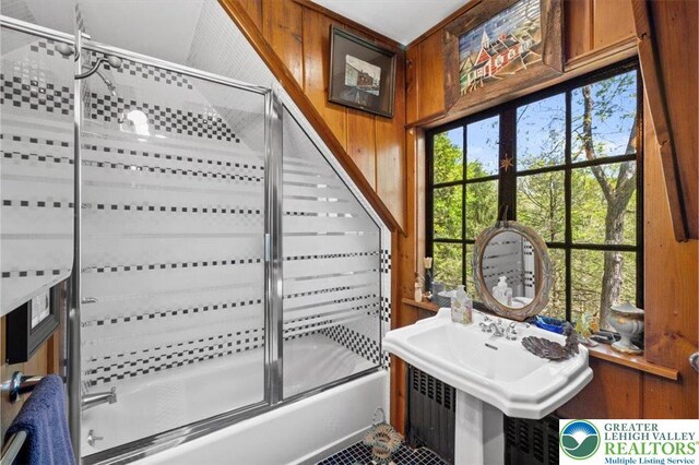 1341 Beaver Valley Rd, Hamilton Twp, PA 18360 - interior space with bath / shower combo with glass door