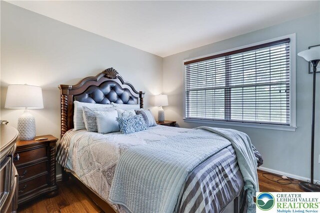 638 Stratton Dr, Middle Smithfield Twp, PA 18302 - bedroom featuring baseboards and dark wood-style floors