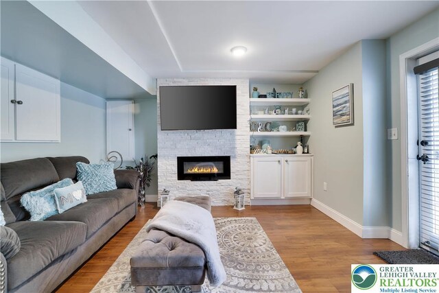 638 Stratton Dr, Middle Smithfield Twp, PA 18302 - living room with wood finished floors, a fireplace, and built in shelves