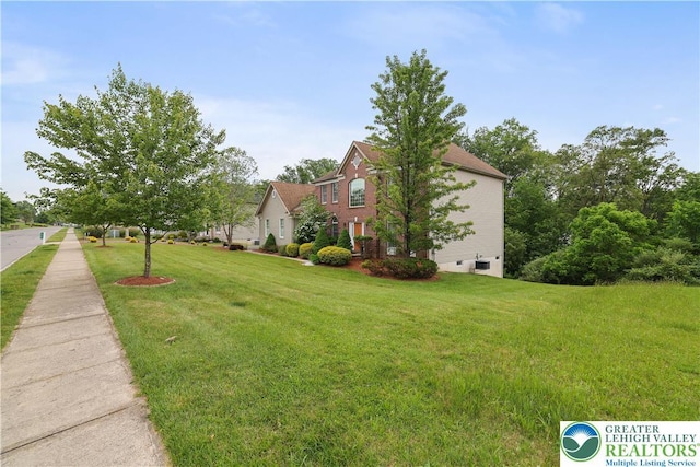 638 Stratton Dr, Middle Smithfield Twp, PA 18302 - view of front facade with a front lawn