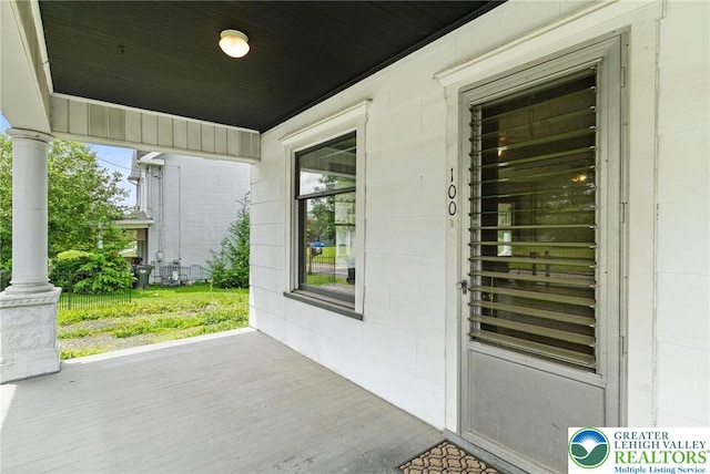 100 E Mahoning Dr, Mahoning Twp, PA 18235 - doorway to property featuring a porch