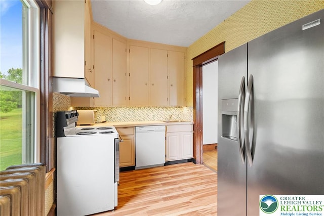 100 E Mahoning Dr, Mahoning Twp, PA 18235 - kitchen featuring white appliances, under cabinet range hood, light wood-type flooring, light countertops, and tasteful backsplash
