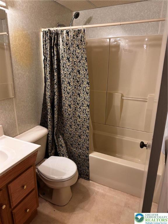 701 N Lacrosse St, Allentown City, PA 18109 - bathroom with vanity, shower / bathtub combination with curtain, and a textured wall