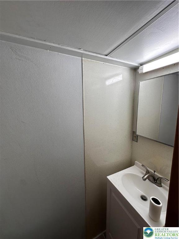 701 N Lacrosse St, Allentown City, PA 18109 - bathroom with vanity