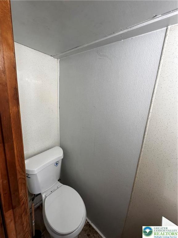 701 N Lacrosse St, Allentown City, PA 18109 - bathroom with toilet