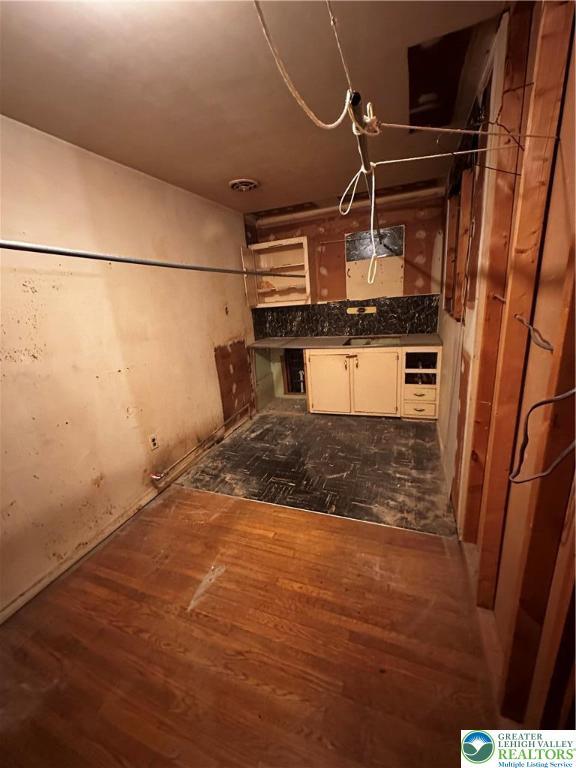 701 N Lacrosse St, Allentown City, PA 18109 - kitchen with white cabinets