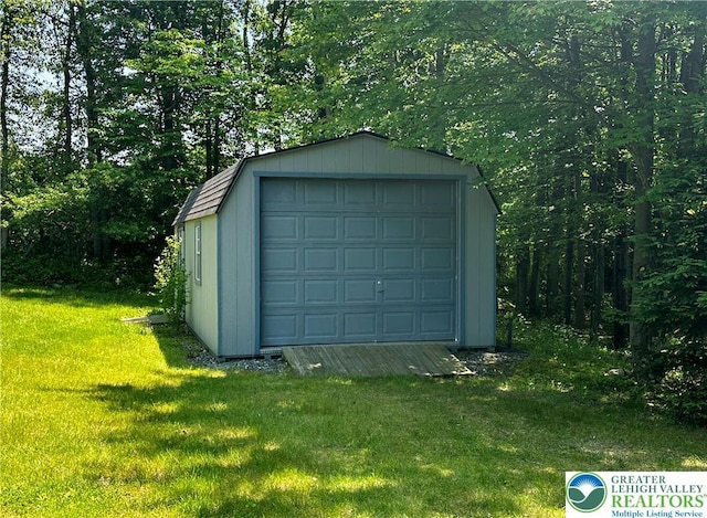 1437 Nectarine Rd, Lehigh Twp, PA 18038 - view of garage