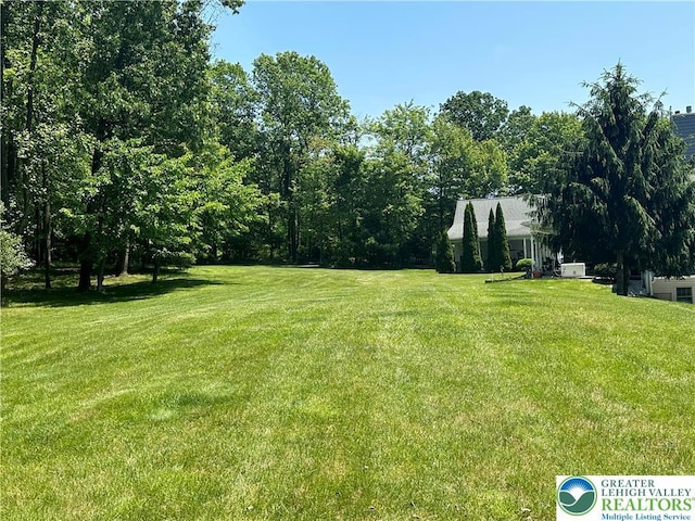1437 Nectarine Rd, Lehigh Twp, PA 18038 - view of green lawn