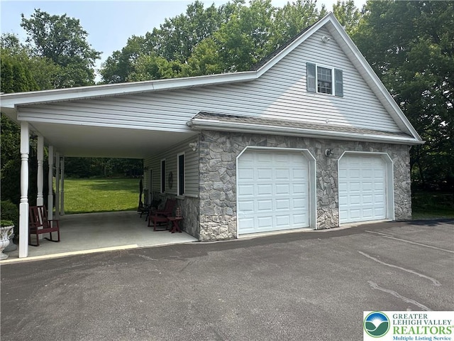 1437 Nectarine Rd, Lehigh Twp, PA 18038 - garage featuring a garage