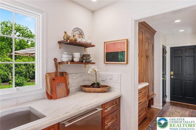 4704 Sweetbriar Cir, Lower Macungie Twp, PA 18049 - bar featuring dishwasher, dark wood finished floors, recessed lighting, and decorative backsplash