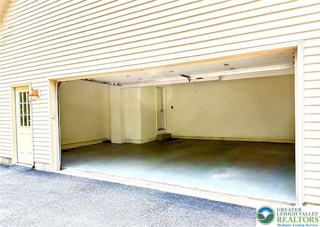 538 Carney Rd, Polk Twp, PA 18071 - view of garage