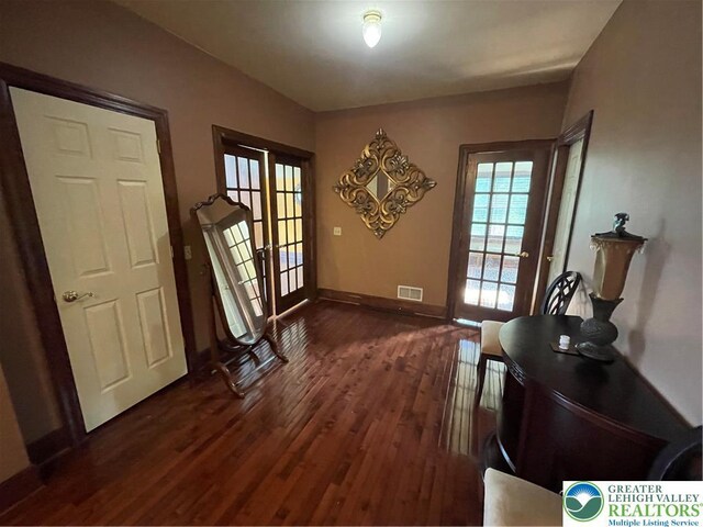 459 Mount Pleasant Rd, Washington Twp, PA 18013 - entryway featuring dark wood-style floors and baseboards