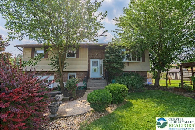 1421 7th St, Bethlehem Twp, PA 18020 - split foyer home featuring a front lawn and brick siding