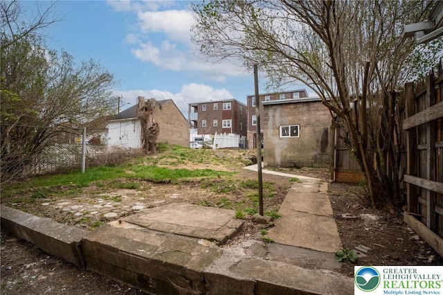 1478 E 5th St, Bethlehem City, PA 18015 - view of yard with a residential view