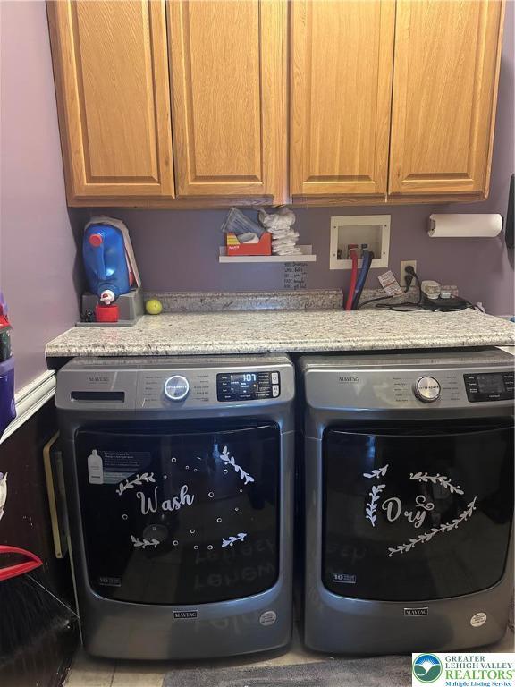 131 Winding Way, Washington Twp, PA 18013 - laundry area with washing machine and clothes dryer and cabinet space
