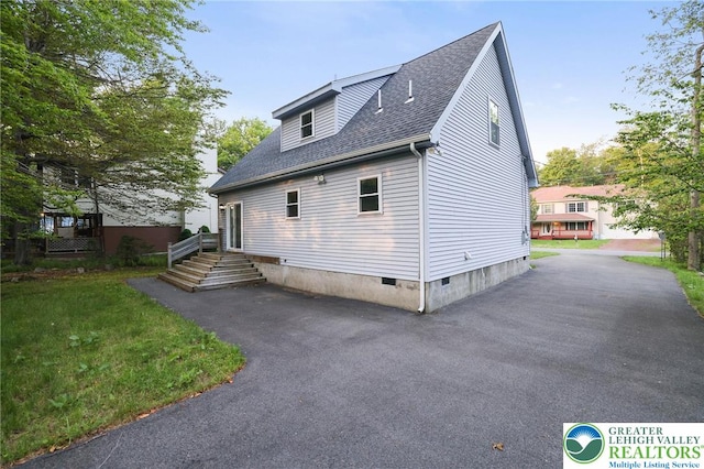9436 Juniper Dr, Tobyhanna Twp, PA 18466 - view of side of home with crawl space and a shingled roof