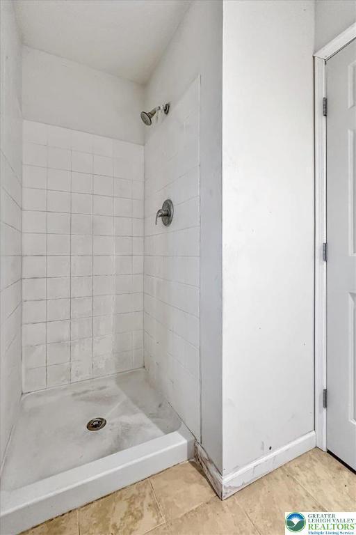 417 Hickory Dr, Jackson Twp, PA 18372 - full bathroom featuring a shower stall