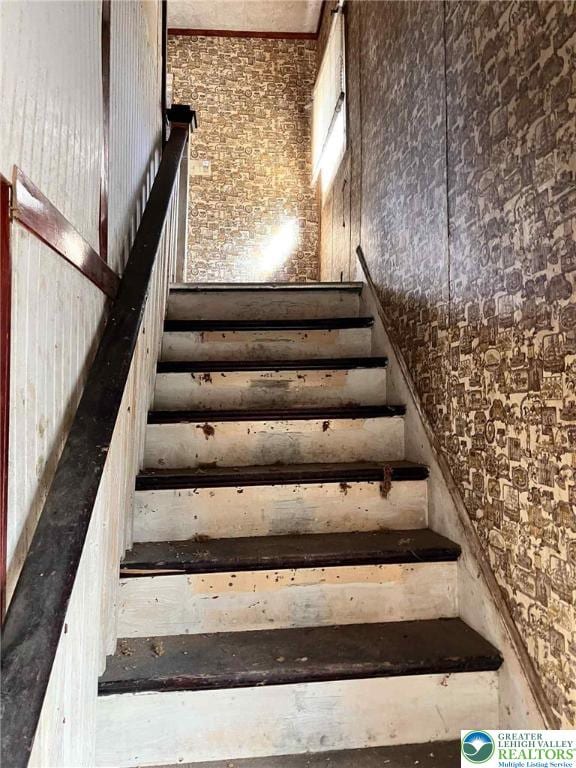 22 Fetherman, Stroudsburg, PA 18360 - view of staircase