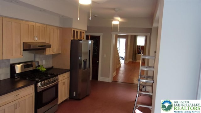 139 N 11th St, Allentown City, PA 18102 - kitchen featuring appliances with stainless steel finishes, under cabinet range hood, dark countertops, a ceiling fan, and backsplash